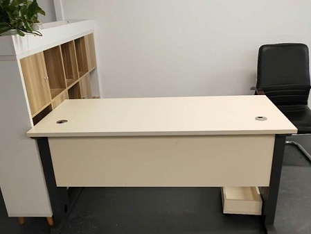 如何给板式办公家具进行整体搭配？