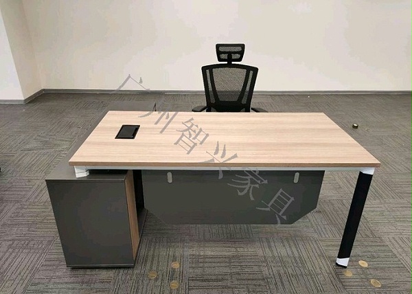 教你如何选择办公桌桌面尺寸 -广州智兴家具